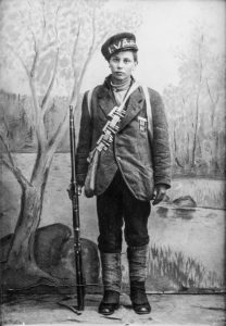 Arvo Koivisto (s. 4.4.1904 Tyrvää), joka kuului Tyrvään punakaartiin. Koivisto toimi punakaartissa viestinviejänä, ja huhtikuussa 1918 hän lähti perääntyvien punaisten mukana kohti itää. Hän jäi vangiksi Lahden lähellä 1.5. Kun Koivisto oli lähetetty kotiinsa Tyrväälle, hän joutui paikallisen suojeluskunnan kuulusteltavaksi. Hänet teloitettiin 7.6.1918.