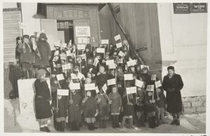 Koululaisia Suomen miehittämässä Itä-Karjalassa.
